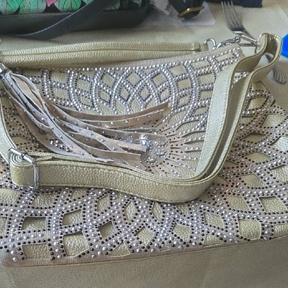 ELEGANT NWOT BEAUTIFUL BEJEWELED LARGE BAG..SHOULDER OR TOTE